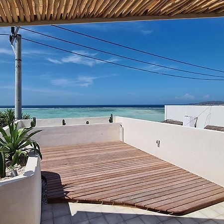 Shore Thing Gili Air Beachfront Apartment Εξωτερικό φωτογραφία